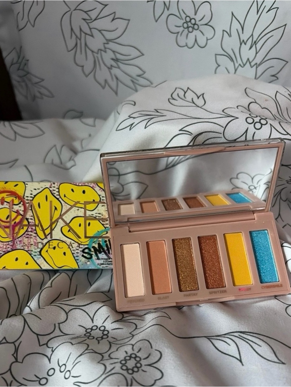 Urban Decay Naked Smiley Eyeshadow Palette -
